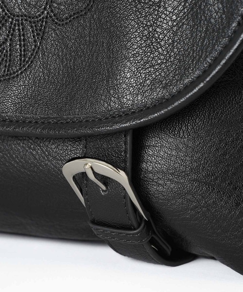 X-girl（エックスガール）の「FAUX LEATHER MESSENGER BAG