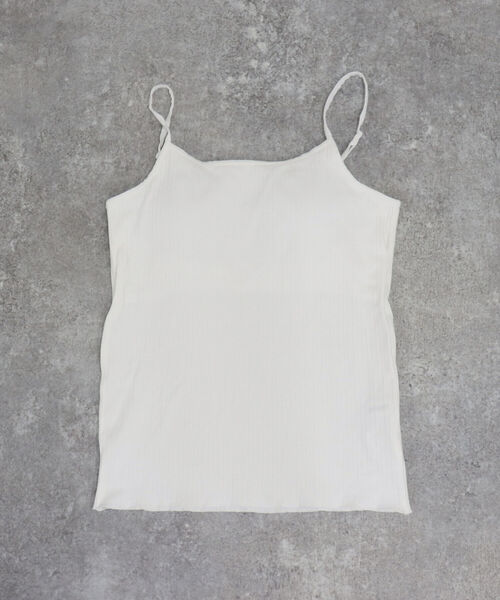 fredy emue（フレディエミュ）の「【fredy emue/フレディエミュ】後ろ開きカップ付きキャミソール（キャミソール・レディース・ブラック/オフホワイト/ベージュ・38）」の2枚目の写真