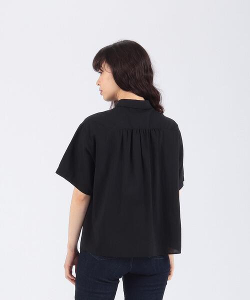 To b. by agnes b.（トゥービーバイアニエスベー）の「WP24 SHIRT ニューマニッシュシャツ（シャツ/ブラウス・レディース・ブラック・38/40/36）」の3枚目の写真
