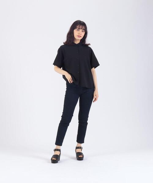 To b. by agnes b.（トゥービーバイアニエスベー）の「WP24 SHIRT ニューマニッシュシャツ（シャツ/ブラウス・レディース・ブラック・38/40/36）」の4枚目の写真