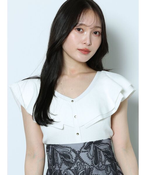 MERCURYDUO（マーキュリーデュオ）の「2WAYラッフルノースリニット（ニット/セーター・レディース・オフホワイト/ブラック/チャコールグレー/レッド/ベビーピンク・FREE）」の2枚目の写真