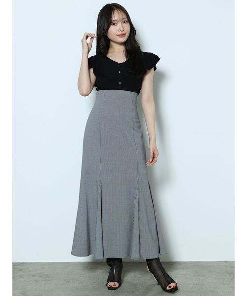 MERCURYDUO（マーキュリーデュオ）の「2WAYラッフルノースリニット（ニット/セーター・レディース・オフホワイト/ブラック/チャコールグレー/レッド/ベビーピンク・FREE）」の16枚目の写真