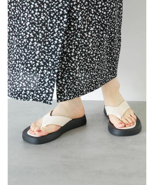 ehka sopo（エヘカソポ）の「ボリュームトングサンダル（サンダル・レディース・ベージュ/オフホワイト/ブラック・M/L）」の4枚目の写真