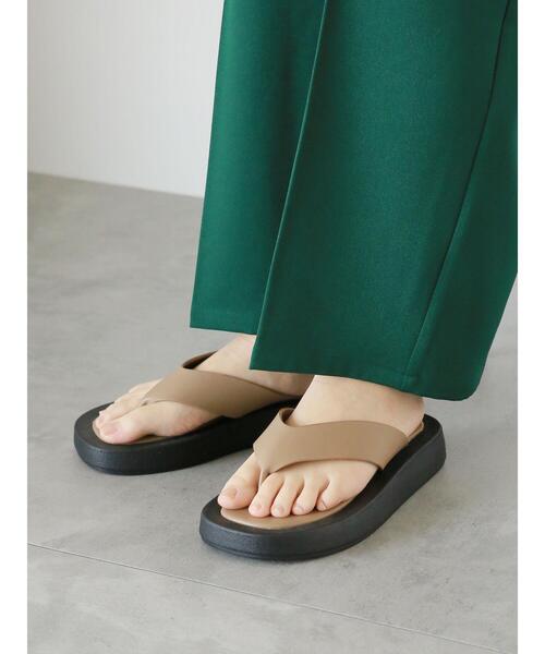 ehka sopo（エヘカソポ）の「ボリュームトングサンダル（サンダル・レディース・ベージュ/オフホワイト/ブラック・M/L）」の19枚目の写真