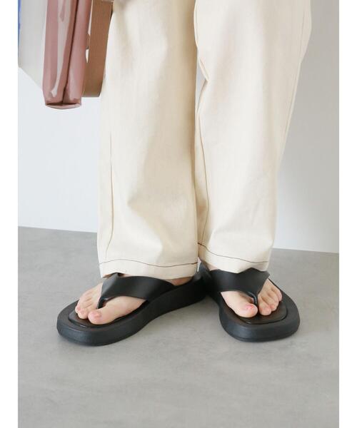 ehka sopo（エヘカソポ）の「ボリュームトングサンダル（サンダル・レディース・ベージュ/オフホワイト/ブラック・M/L）」の22枚目の写真