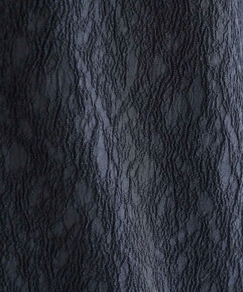 PUBLIC TOKYO(パブリックトウキョウ)の「ダークジャガードオープンカラーシャツ(シャツ/ブラウス・メンズ・ダークグレー/ブラック・1/2)」の8枚目の写真