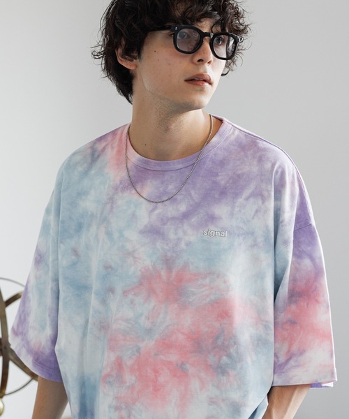 SIGNAL SPORTS（シグナルスポーツ）の「【SIGNAL SPORTS】ワンポイント刺繍/タイダイ染めTシャツ（Tシャツ/カットソー・メンズ・ベージュ/パープル・MEDIUM/LARGE）」の2枚目の写真