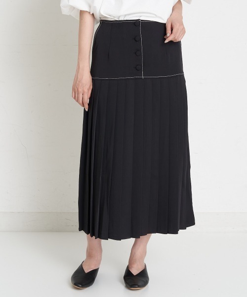 A de a.v.v（アードアー・ヴェ・ヴェ）の「前ボタン開きプリーツ