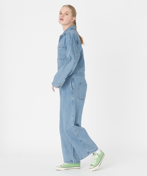 Levi's(リーバイス)の「Levi's/リーバイス デニムジャンプスーツ ライトインディゴ MORE MONEY MORE PROBLEMS(つなぎ/オールインワン・レディース・ライトインディゴブルー・S/M/XS)」の2枚目の写真