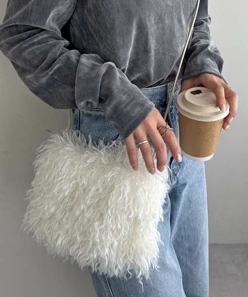 DISCOAT（ディスコート）の「カーリーファーミニショルダーバッグ（ショルダーバッグ・レディース・アイボリー/ベージュ・FREE）」の7枚目の写真