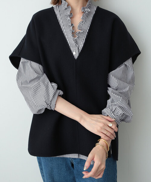 新品タグ付　SLOBE IENA スローブイエナVネックスタンドフリルブラウス SLOBE IENA（スローブイエナ）の「《追加》Vネックスタンド