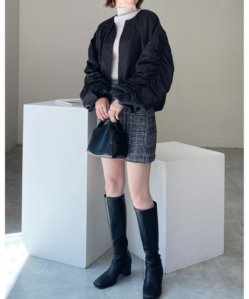 She's Closet(シーズクローゼット)の「ノーカラーボリューム袖シャーリングスリーブショートブルゾン(ブルゾン・レディース・ブラック/アイボリー/カーキ/モカ/ピンク・FREE)」の12枚目の写真