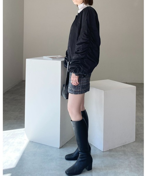She's Closet(シーズクローゼット)の「ノーカラーボリューム袖シャーリングスリーブショートブルゾン(ブルゾン・レディース・ブラック/アイボリー/カーキ/モカ/ピンク・FREE)」の13枚目の写真