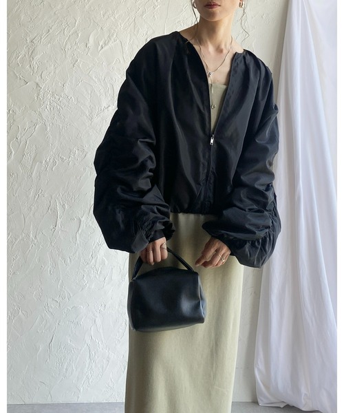 She's Closet(シーズクローゼット)の「ノーカラーボリューム袖シャーリングスリーブショートブルゾン(ブルゾン・レディース・ブラック/アイボリー/カーキ/モカ/ピンク・FREE)」の20枚目の写真