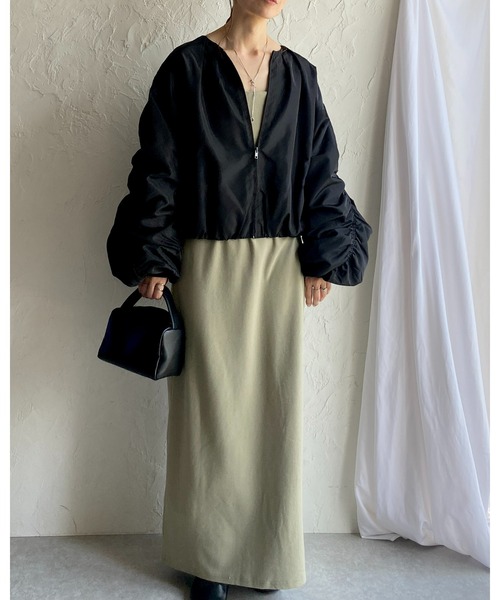 She's Closet(シーズクローゼット)の「ノーカラーボリューム袖シャーリングスリーブショートブルゾン(ブルゾン・レディース・ブラック/アイボリー/カーキ/モカ/ピンク・FREE)」の22枚目の写真