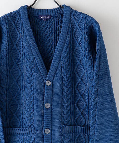 Blue Standard （ブルースタンダード）の「【BLUE STANDARD/ブルースタンダード】　軽量ウォッシャブルアランカーディガン アンチピリング アラン柄 Vネックカーディガン イージーケア（カーディガン/ボレロ・メンズ・ブラック/ブルーグレー/杢グレー/オフホワイト・LARGE/MEDIUM/X-LARGE）」の4枚目の写真