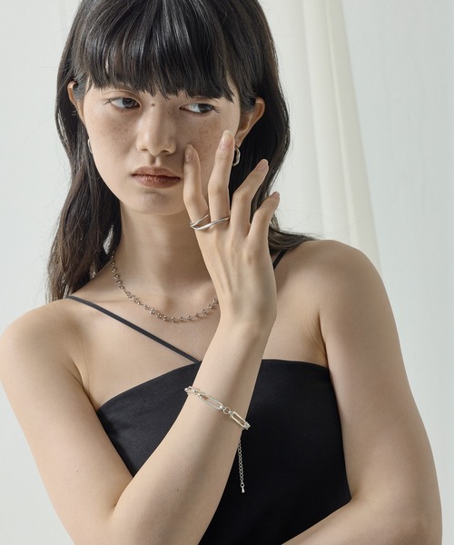 ORLEAN(オルレアン)の「【ORLEAN】 ニュアンスダブルフィンガーリング(リング・レディース・シルバー/ゴールド・フリー)」の9枚目の写真