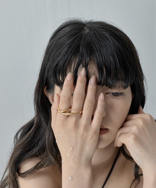 ORLEAN(オルレアン)の「【ORLEAN】 ニュアンスダブルフィンガーリング(リング・レディース・シルバー/ゴールド・フリー)」の4枚目の写真