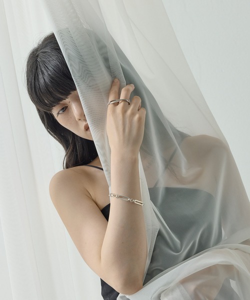 ORLEAN(オルレアン)の「【ORLEAN】 ニュアンスダブルフィンガーリング(リング・レディース・シルバー/ゴールド・フリー)」の13枚目の写真
