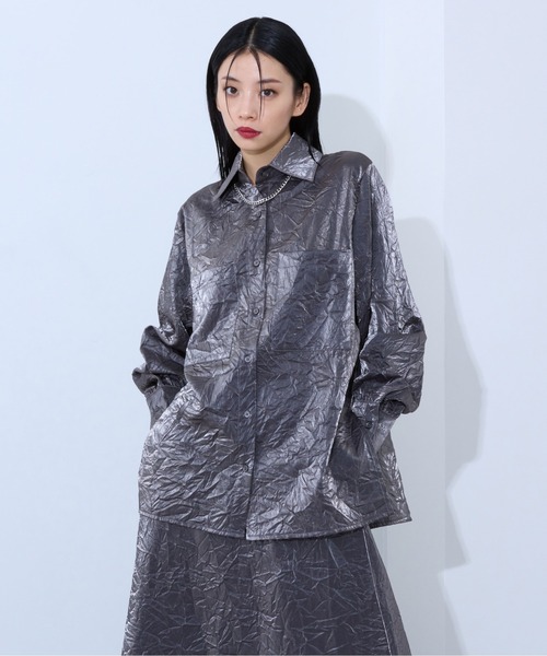 Ellno de Mavie(エルノデメヴィ)の「メタリックルーズシャツ/SET UP対応(シャツ/ブラウス・レディース・ブラック/シルバー・FREE)」の1枚目の写真