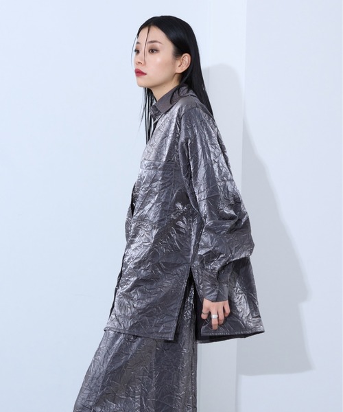 Ellno de Mavie(エルノデメヴィ)の「メタリックルーズシャツ/SET UP対応(シャツ/ブラウス・レディース・ブラック/シルバー・FREE)」の5枚目の写真