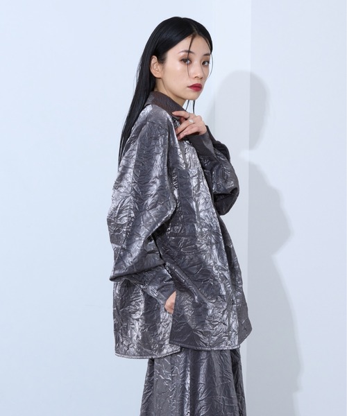 Ellno de Mavie(エルノデメヴィ)の「メタリックルーズシャツ/SET UP対応(シャツ/ブラウス・レディース・ブラック/シルバー・FREE)」の6枚目の写真