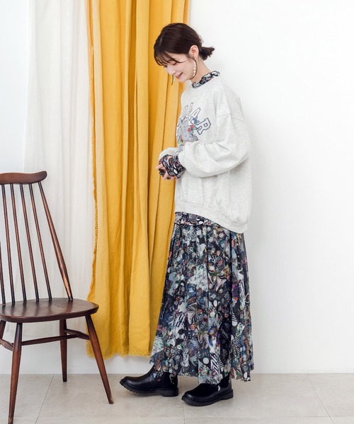 ScoLar（スカラー）の「133688：蝶柄スカラーちゃん裏毛プルオーバー