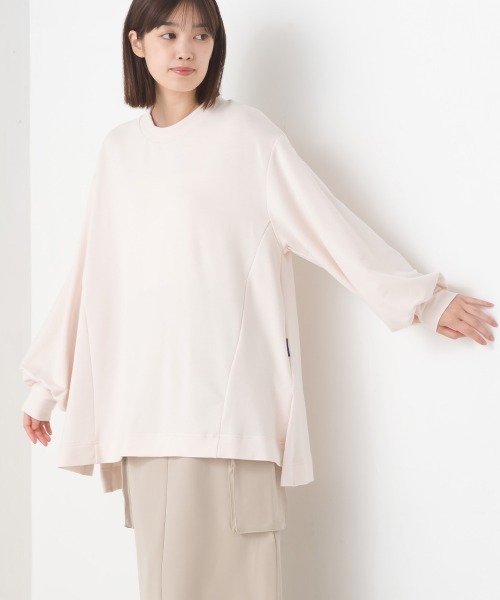 OMNES(オムネス)の「+3℃蓄熱ストレッチボリューム袖Aライン長袖Tシャツ(Tシャツ/カットソー・レディース・ブラック/グリーン/パープル/アイボリー/ブラウン・FREE)」の1枚目の写真