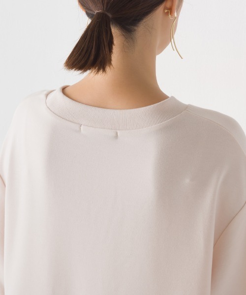OMNES(オムネス)の「+3℃蓄熱ストレッチボリューム袖Aライン長袖Tシャツ(Tシャツ/カットソー・レディース・ブラック/グリーン/パープル/アイボリー/ブラウン・FREE)」の8枚目の写真