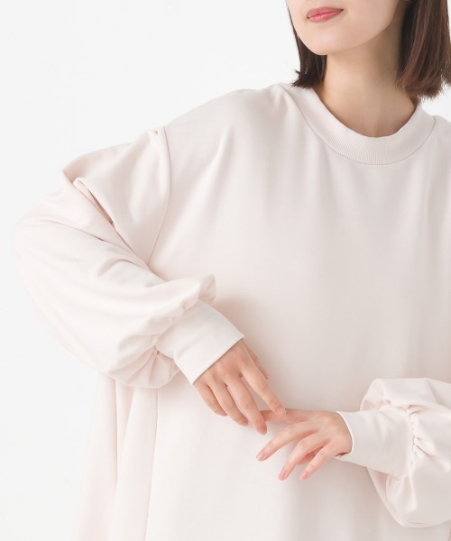 OMNES(オムネス)の「+3℃蓄熱ストレッチボリューム袖Aライン長袖Tシャツ(Tシャツ/カットソー・レディース・ブラック/グリーン/パープル/アイボリー/ブラウン・FREE)」の17枚目の写真