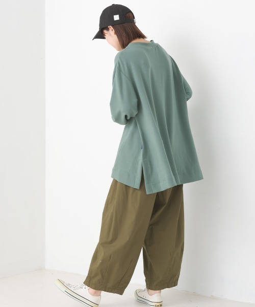 OMNES(オムネス)の「+3℃蓄熱ストレッチボリューム袖Aライン長袖Tシャツ(Tシャツ/カットソー・レディース・ブラック/グリーン/パープル/アイボリー/ブラウン・FREE)」の10枚目の写真