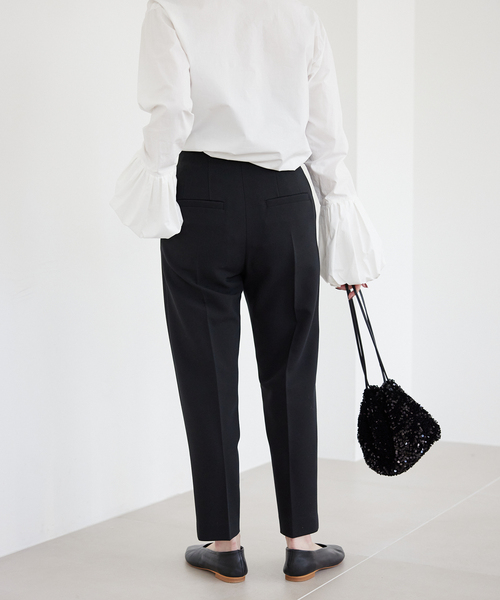 habi サテンテーパード　パンツ　 SLOBE IENA IENA - SLOBE IENA habiスローブイエナハビサテンテーパード