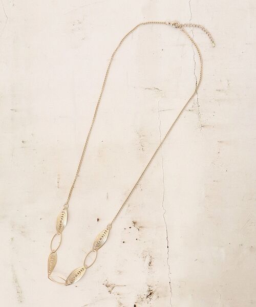 le.coeur blanc（ルクールブラン）の「リーフモチーフネックレス（ネックレス・レディース・ゴールド・FREE）」の4枚目の写真