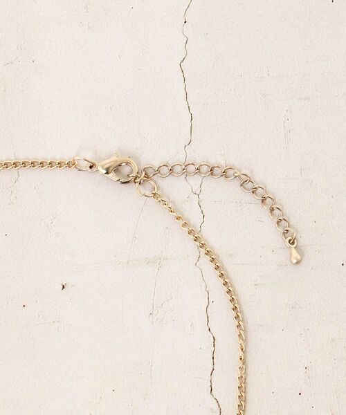 le.coeur blanc（ルクールブラン）の「リーフモチーフネックレス（ネックレス・レディース・ゴールド・FREE）」の6枚目の写真