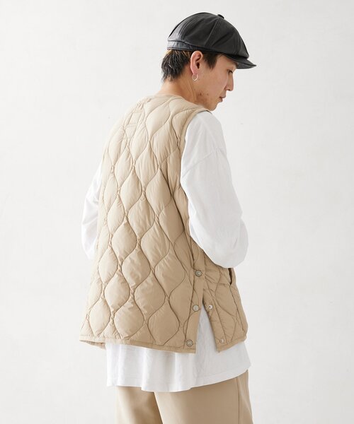 TAION（タイオン）の「【TAION / タイオン】別注 ミリタリー クルーネックダウンベスト（ダウンジャケット/コート・メンズ・ブラック/ベージュ/オリーブ・MEDIUM/LARGE）」の11枚目の写真