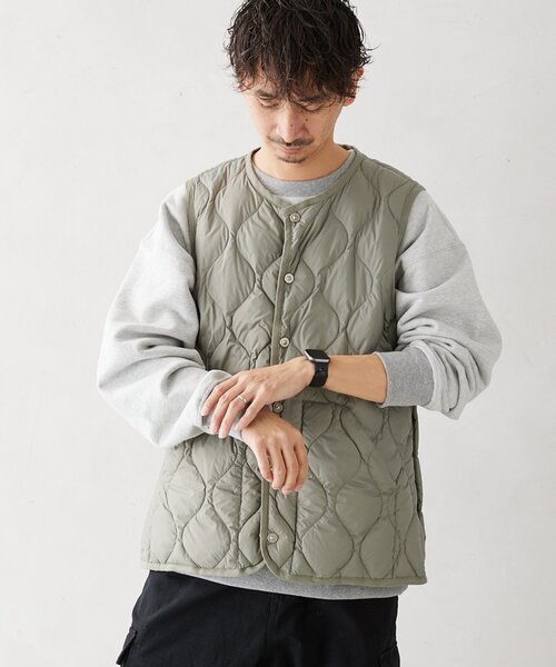 TAION（タイオン）の「【TAION / タイオン】別注 ミリタリー クルーネックダウンベスト（ダウンジャケット/コート・メンズ・ブラック/ベージュ/オリーブ・MEDIUM/LARGE）」の16枚目の写真