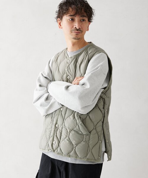 TAION（タイオン）の「【TAION / タイオン】別注 ミリタリー クルーネックダウンベスト（ダウンジャケット/コート・メンズ・ブラック/ベージュ/オリーブ・MEDIUM/LARGE）」の17枚目の写真