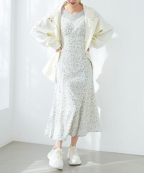 MAJESTIC LEGON（マジェスティックレゴン）の「フラワーレディキャミワンピ（ワンピース・レディース・ホワイト系その他2/ブルー系その他3/ピンク系その他2・MEDIUM）」の4枚目の写真