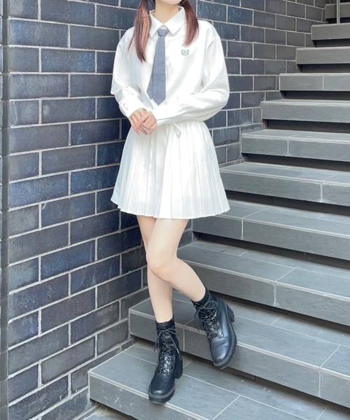 one way（ワンウェイ）の「ネクタイ付きプリーツシャツ