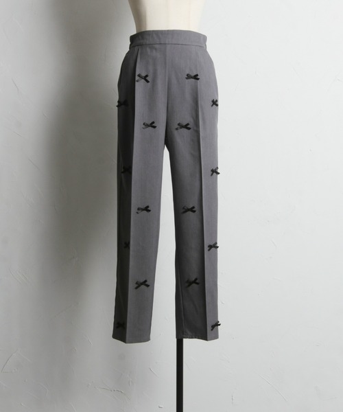 &. NOSTALGIA(アンドドットノスタルジア)の「【ZOZO限定】リボンテーパードパンツ(その他パンツ・レディース・グレー/ブラック・M)」の5枚目の写真