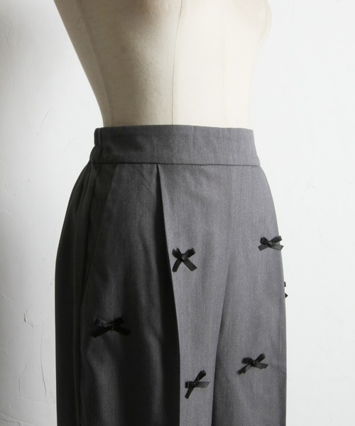 &. NOSTALGIA(アンドドットノスタルジア)の「【ZOZO限定】リボンテーパードパンツ(その他パンツ・レディース・グレー/ブラック・M)」の9枚目の写真