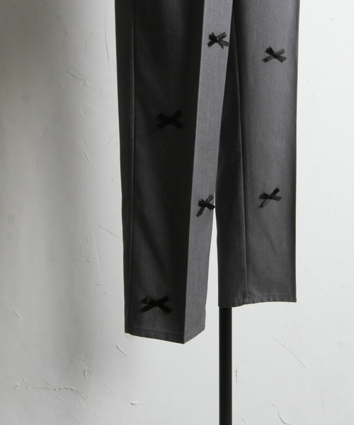 &. NOSTALGIA(アンドドットノスタルジア)の「【ZOZO限定】リボンテーパードパンツ(その他パンツ・レディース・グレー/ブラック・M)」の17枚目の写真