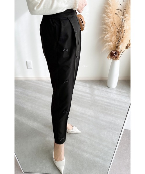 &. NOSTALGIA(アンドドットノスタルジア)の「【ZOZO限定】リボンテーパードパンツ(その他パンツ・レディース・グレー/ブラック・M)」の21枚目の写真