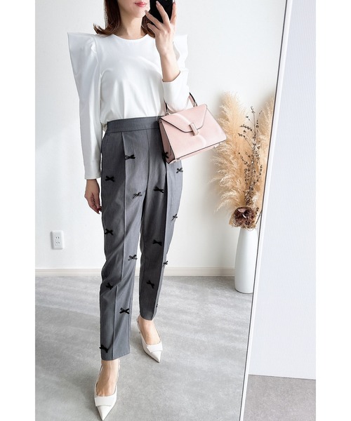 &. NOSTALGIA(アンドドットノスタルジア)の「【ZOZO限定】リボンテーパードパンツ(その他パンツ・レディース・グレー/ブラック・M)」の4枚目の写真