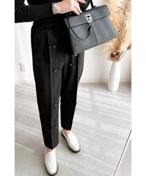 &. NOSTALGIA(アンドドットノスタルジア)の「【ZOZO限定】リボンテーパードパンツ(その他パンツ・レディース・グレー/ブラック・M)」の3枚目の写真