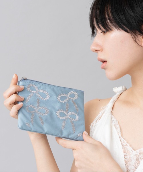 Casselini(キャセリーニ)の「Casselini(キャセリーニ)スカラップエンブロイダリーポーチ(ポーチ・レディース・ブラック/カーキ/ピンク/ブルー・FREE)」の12枚目の写真