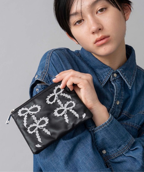 Casselini(キャセリーニ)の「Casselini(キャセリーニ)スカラップエンブロイダリーポーチ(ポーチ・レディース・ブラック/カーキ/ピンク/ブルー・FREE)」の13枚目の写真