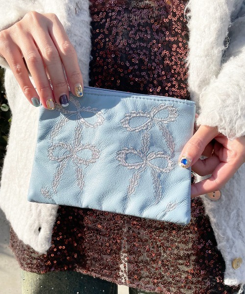Casselini(キャセリーニ)の「Casselini(キャセリーニ)スカラップエンブロイダリーポーチ(ポーチ・レディース・ブラック/カーキ/ピンク/ブルー・FREE)」の14枚目の写真