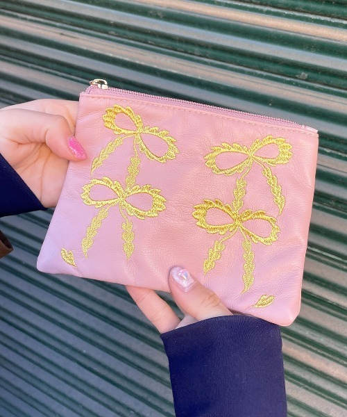 Casselini(キャセリーニ)の「Casselini(キャセリーニ)スカラップエンブロイダリーポーチ(ポーチ・レディース・ブラック/カーキ/ピンク/ブルー・FREE)」の19枚目の写真