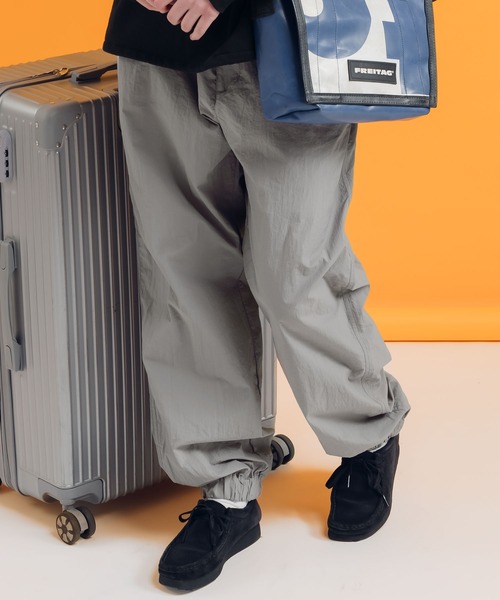 MUHET(ミュエータ)の「ナイロンパンツ(その他パンツ・レディース・グレー/ブラック・MEDIUM/X-LARGE/SMALL)」の2枚目の写真